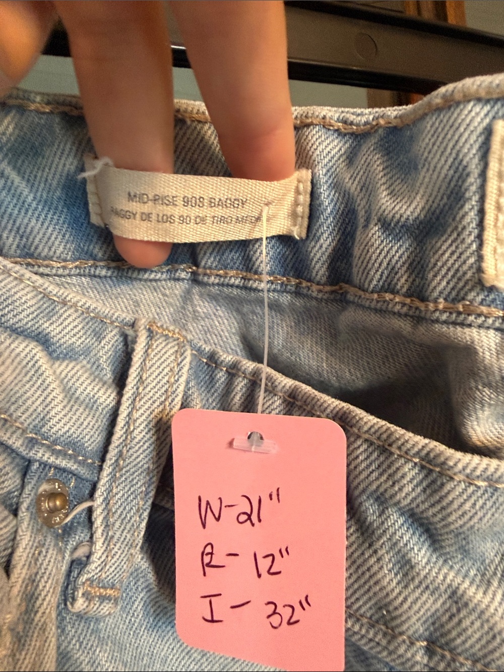 Universal Thread Mid-Rise 90s Baggy Jeans Light Wash Distressed Button Fly 17R - Picture 3 of 6